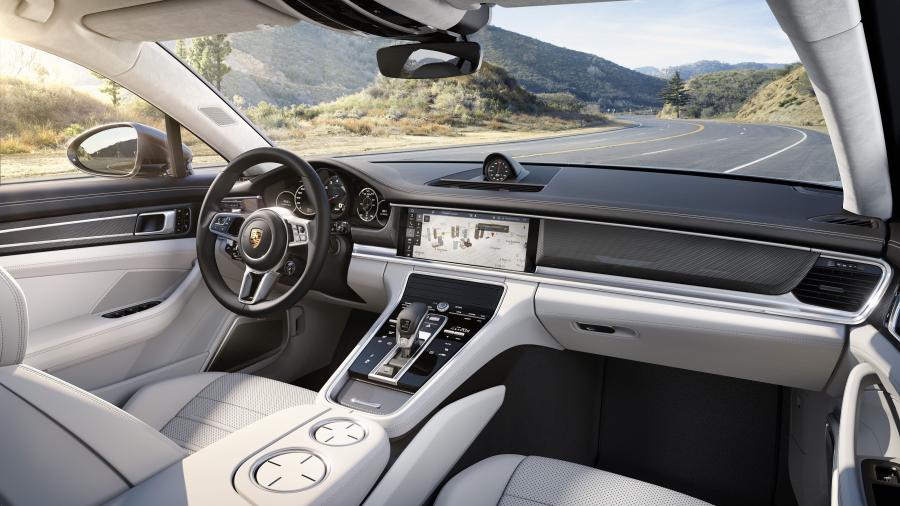 Интерьер Porsche Panamera Turbo 2016 года  (фото 48 из 53)